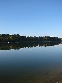 Le Lac de Bret, à Oron-la-Ville, lieu de villégiature du dimanche de nombreux Lausannois. Cest aussi une des principales sources deau potable de la capitale vaudoise.