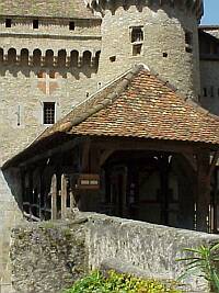 Château de Chillon au bord du Léman. À larrière-plan, les Alpes, dont les Dents du Midi.
