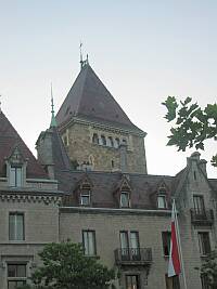 Le château dOuchy, le village dOuchy et le palace Beau-Rivage